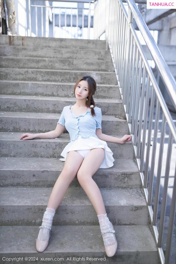   [XiuRen]高清写真图 2024.04.10 No.8369 杏子Yada 短裙美腿第13张图片